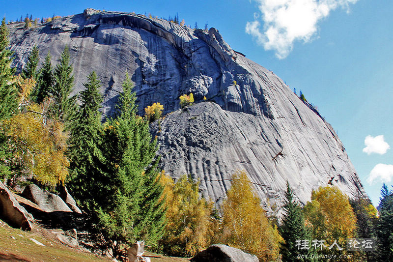 行一一额尔齐斯大峡谷的花岗岩地貌景观2