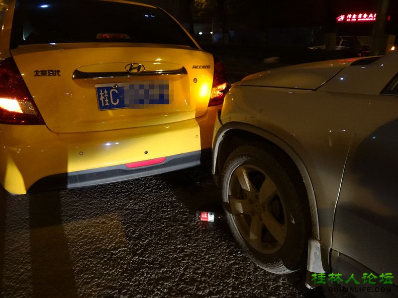 瓦窑凯风路又见汽车追尾高清图片