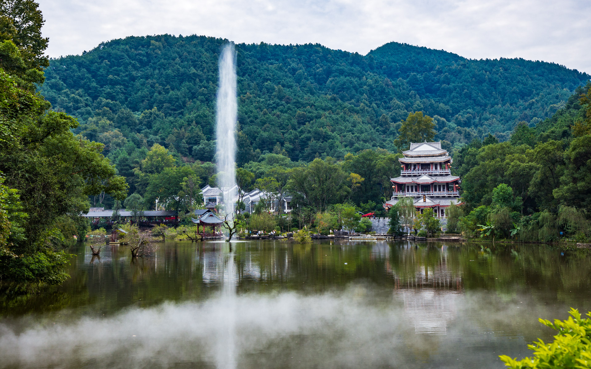 【 逍遥湖玻璃桥 】