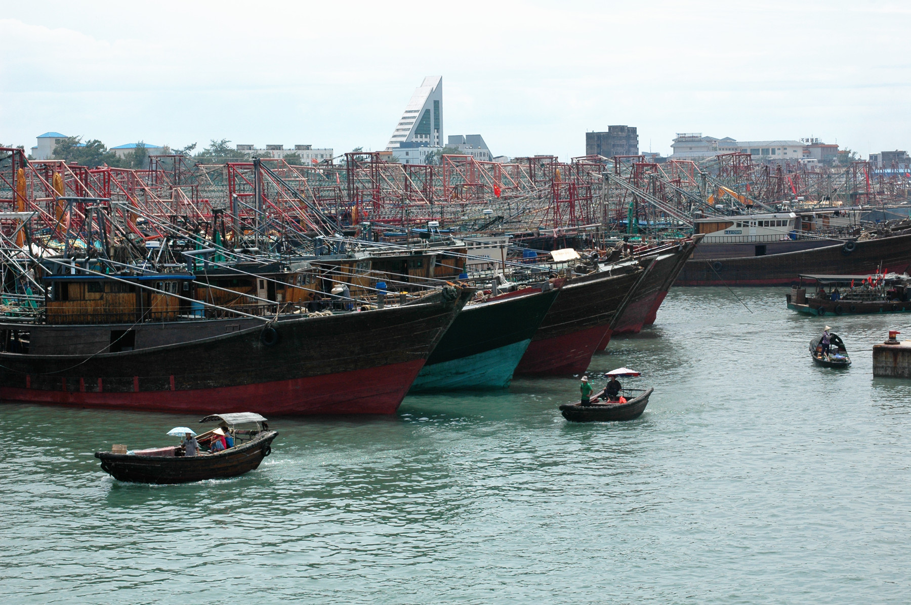 捕捞船队整装待发