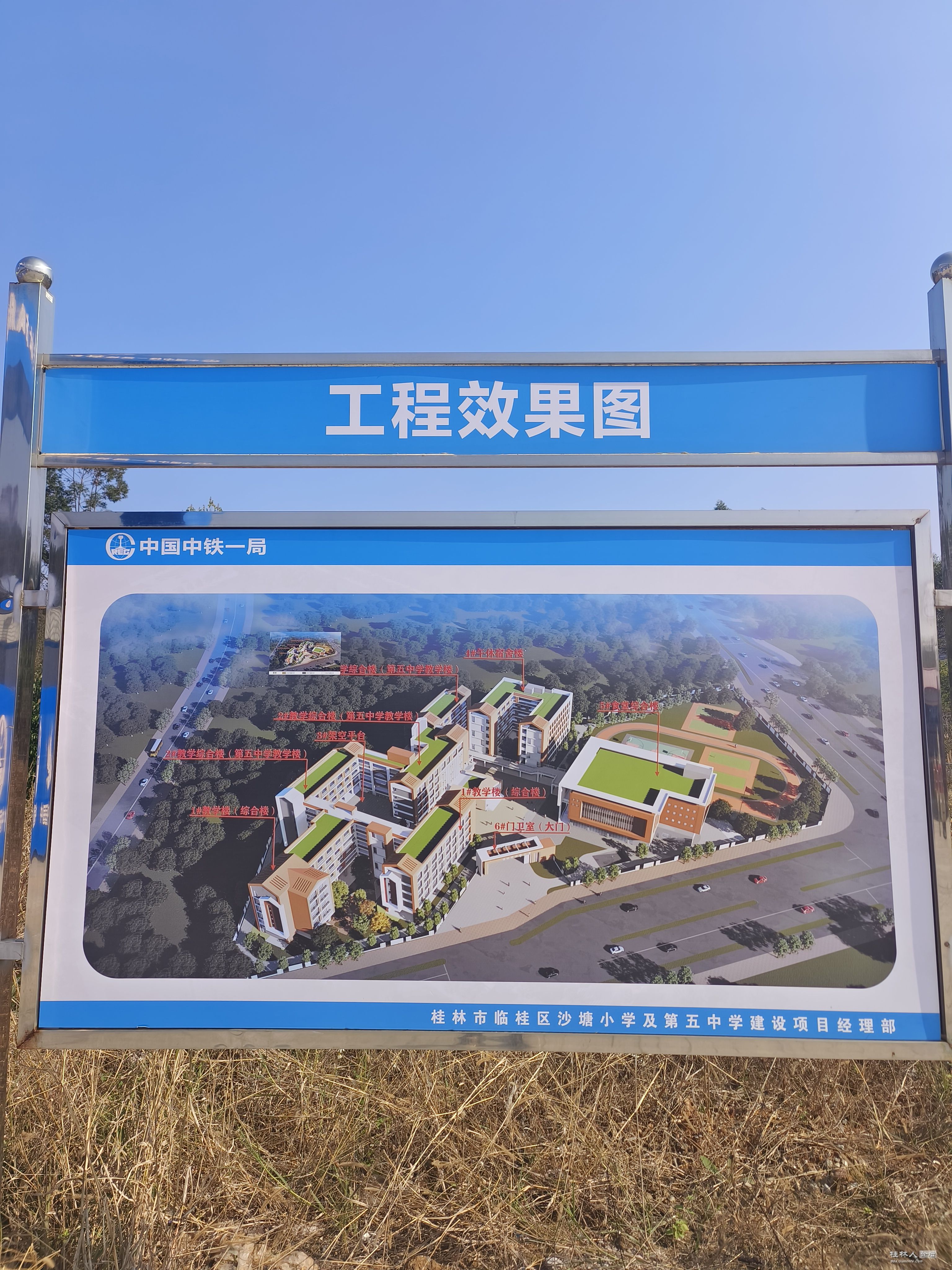 学校很漂亮，设施完善