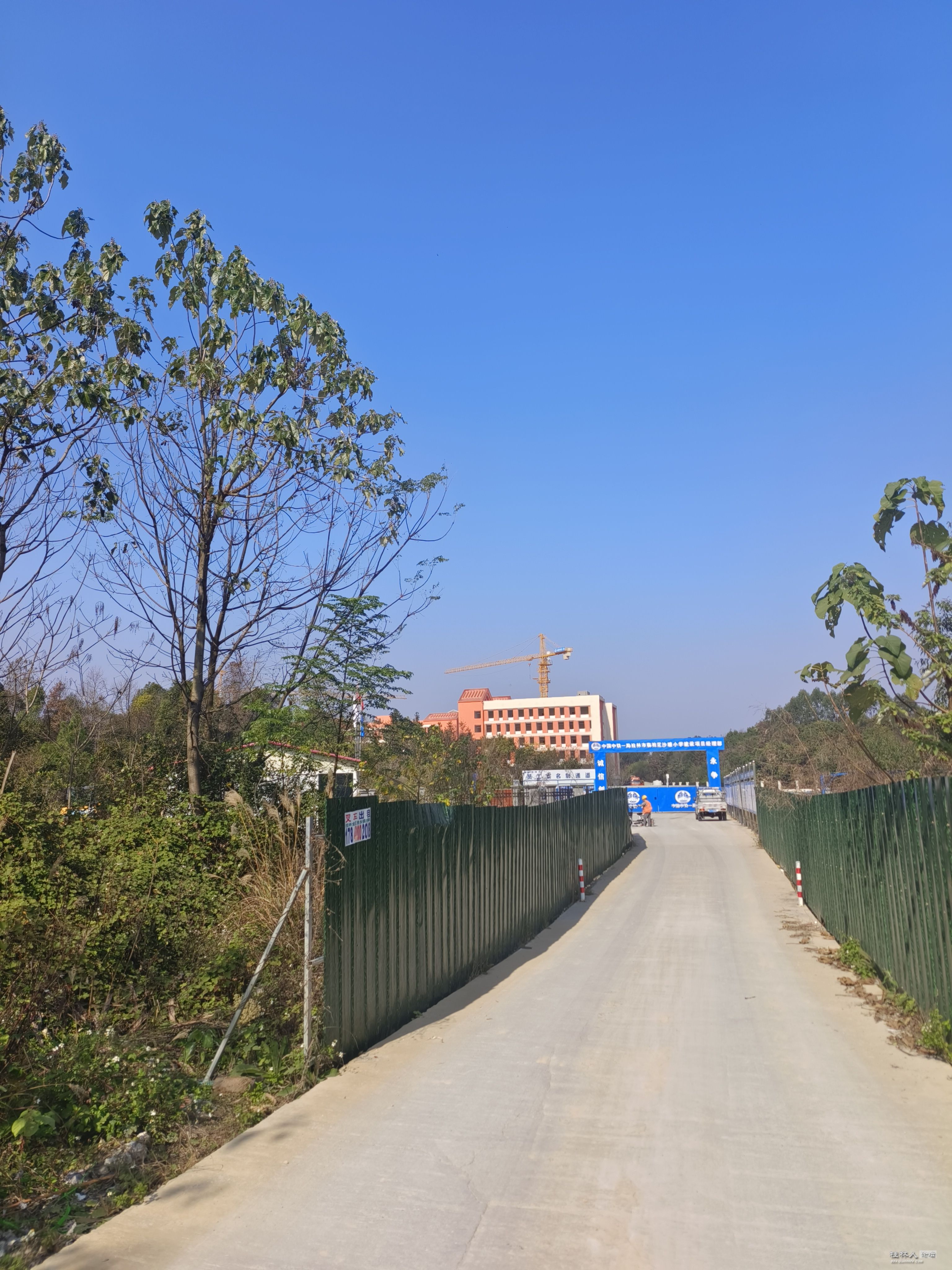 现在的水泥路，以后肯定要扩宽