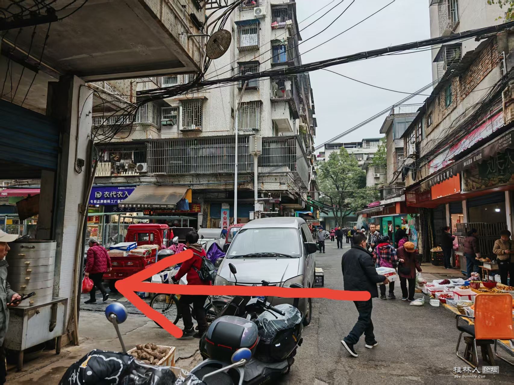 乐群市场医学院眼科门诊对面巷子