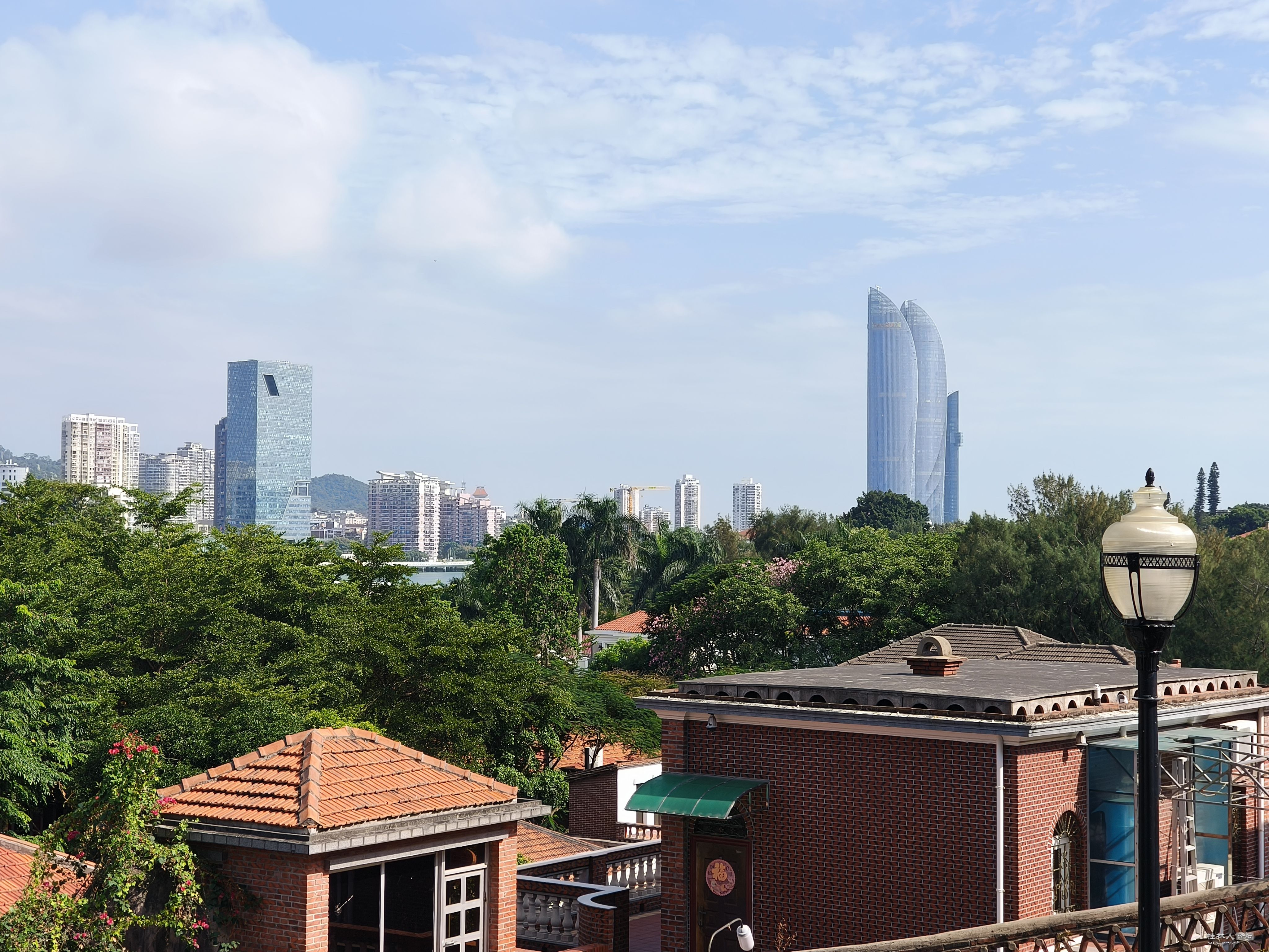 在鼓浪屿眺望市区