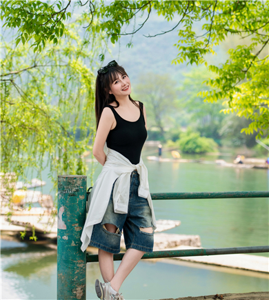 遇龙河上春光好