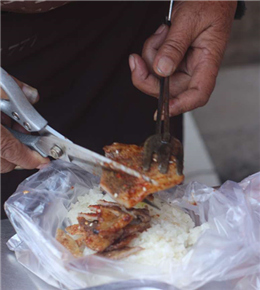 侗家烤肉糯米饭