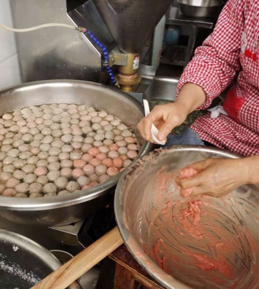 快过年了，鱼丸，牛肉丸做起