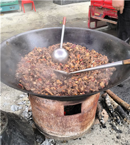 赶年圩大面一一百年大面似扩大啦！