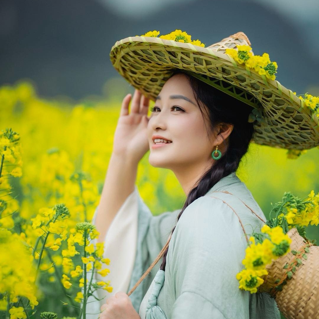 在金鸡河拍了一组油菜花