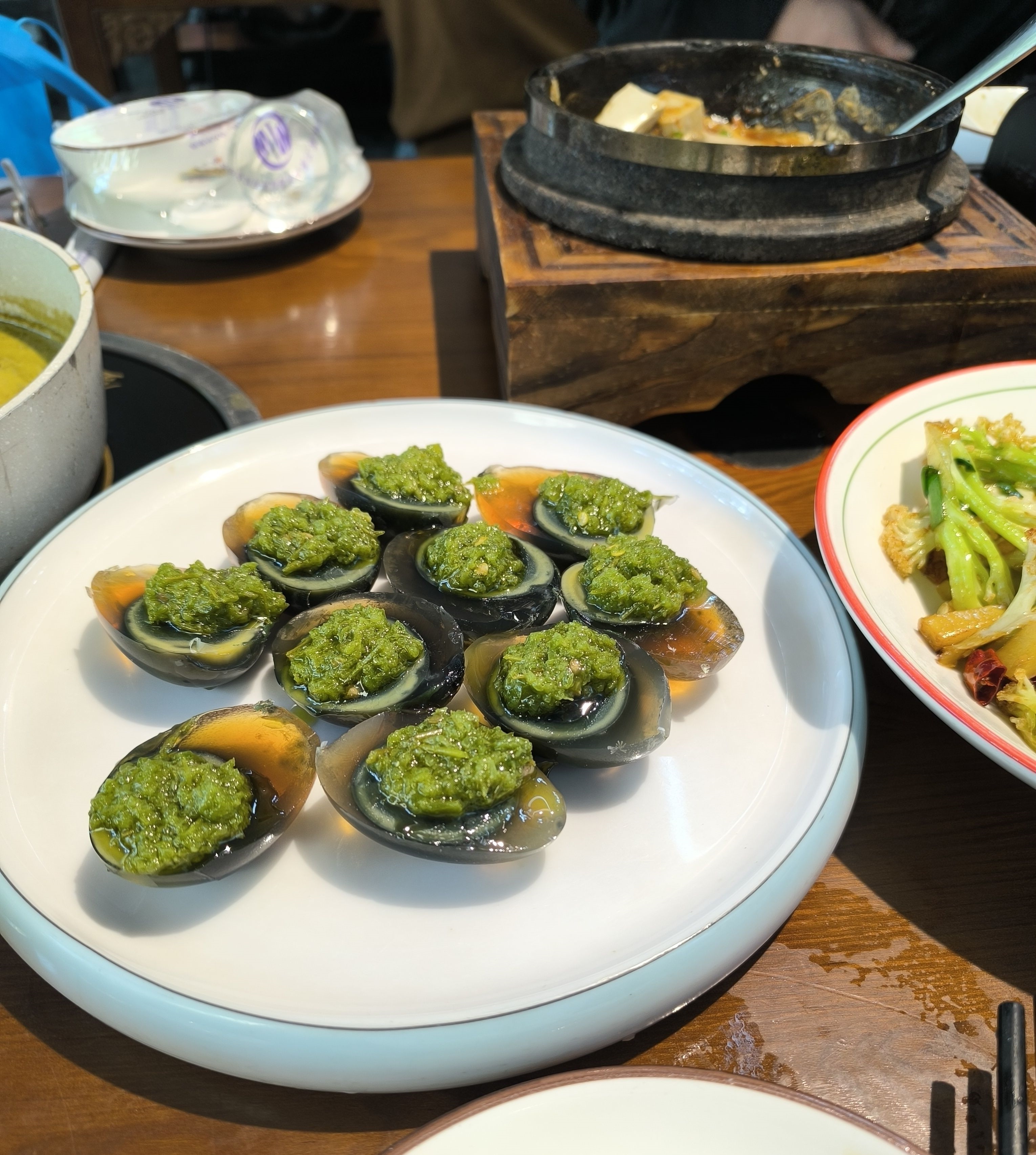 香椿小馆春意浓，春风得意马蹄轻一一过罢年