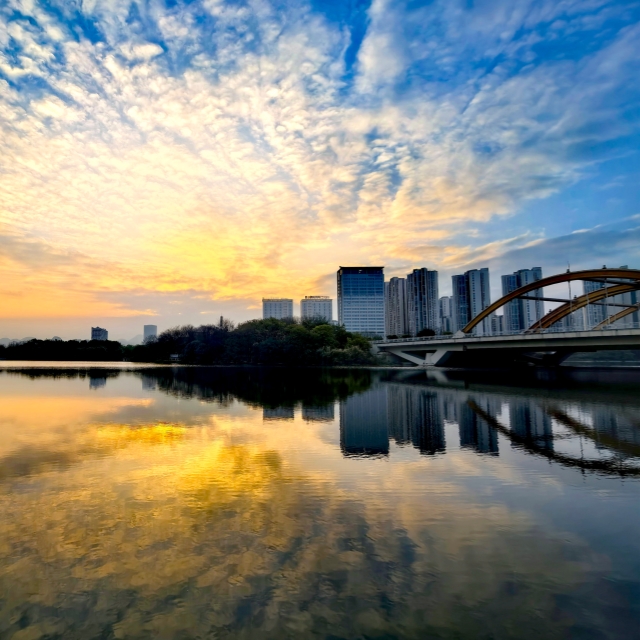 久违的朝霞今又见