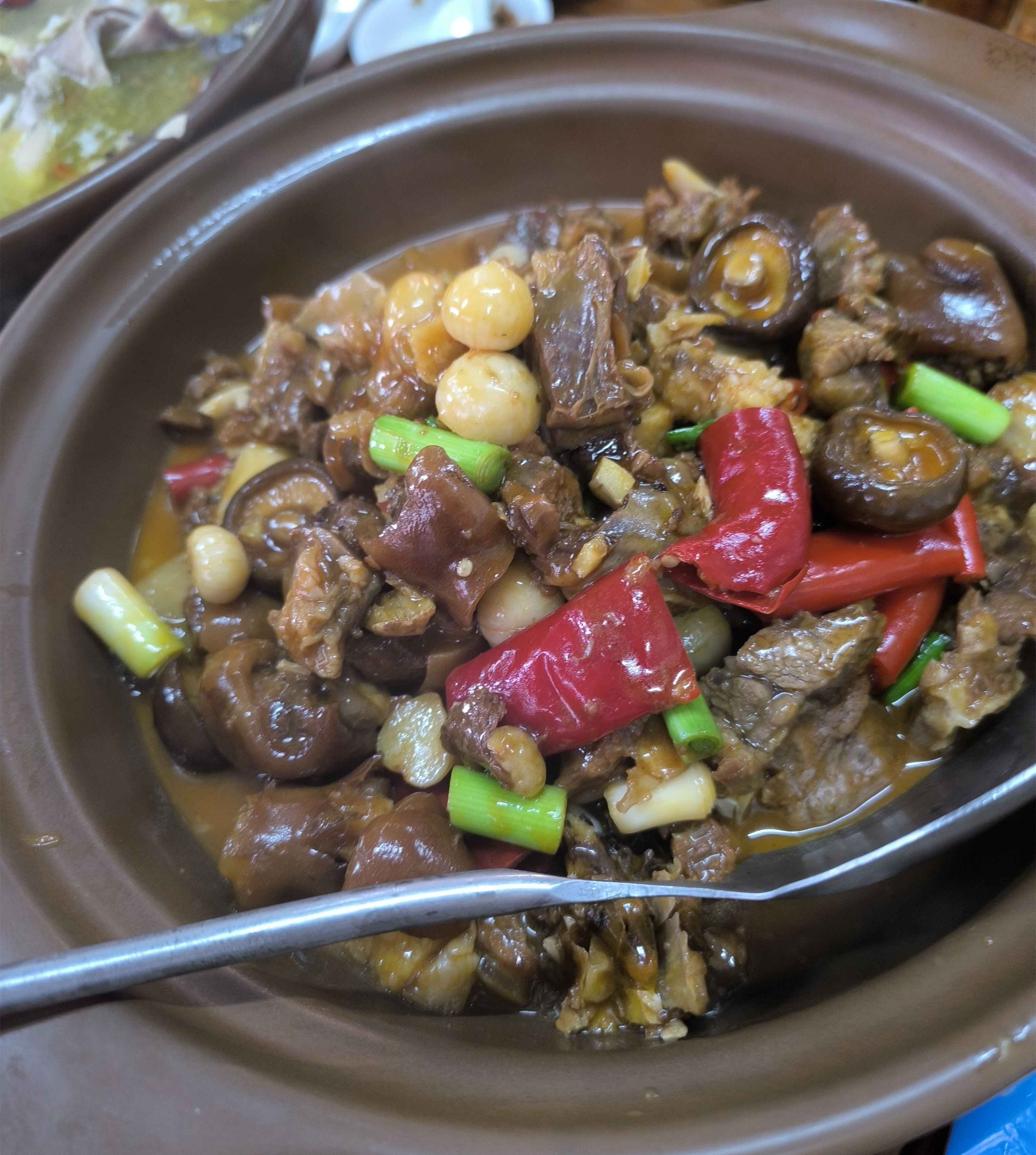 肚煲鸡与白果香菇煲羊蹄