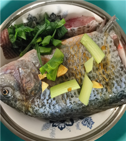 下雨天，在家清蒸罗非鱼