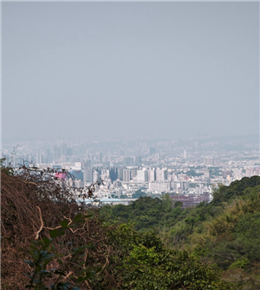 在台中山上遥望西方，感动泛泪......